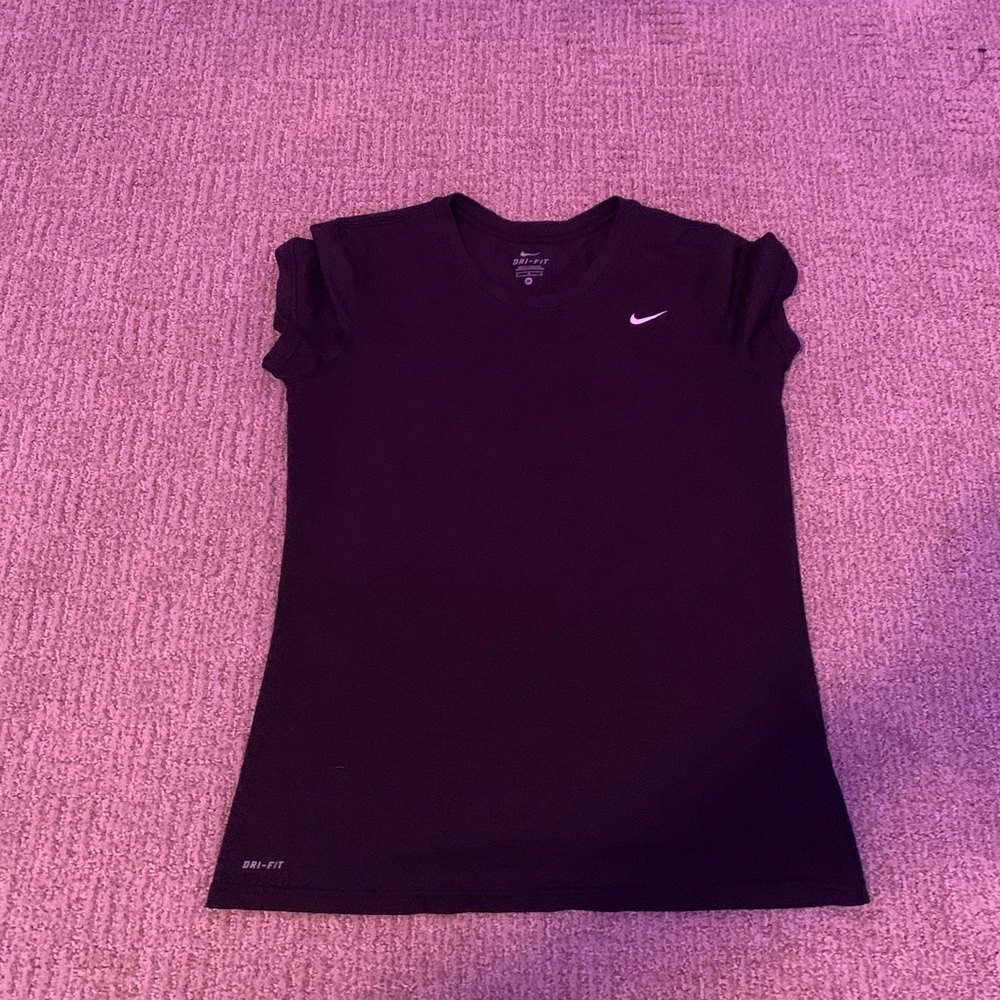 black nike sports shirt